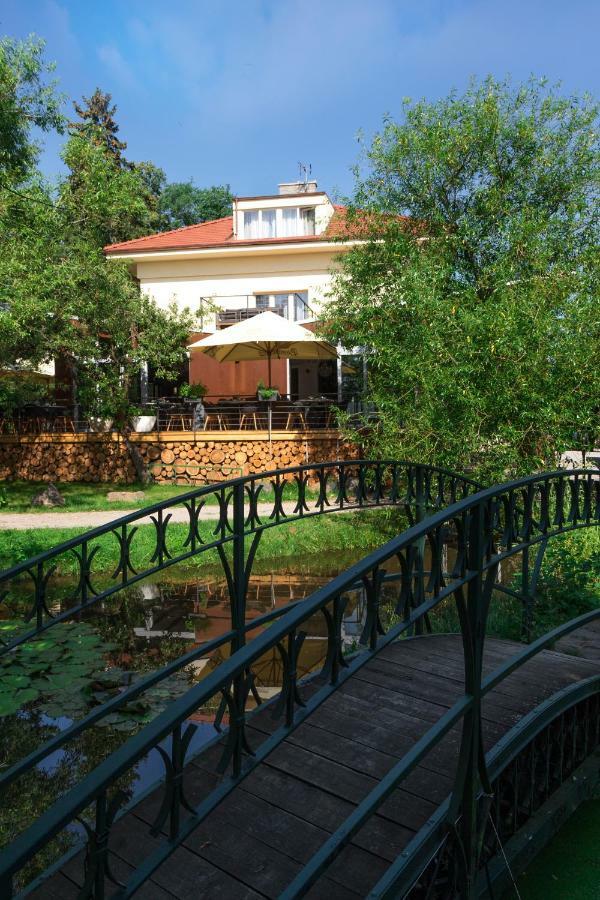فندق Unhošťفي  Areal Botanika المظهر الخارجي الصورة